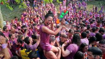 奇葩电梯吃瓜群众,吃瓜群众围观，揭秘电梯里的“疯狂一幕”